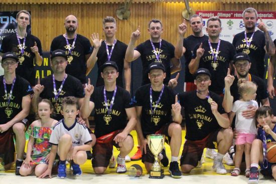 Krepšinio pirmenybių nugalėtojai – „Lardžas“