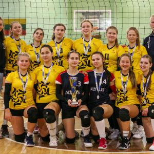 Merginų salės tinklinio turnyre triumfavo Skuodo KKSC