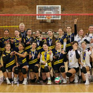 Merginų salės tinklinio turnyre triumfavo Skuodo KKSC