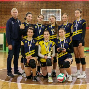 Merginų salės tinklinio turnyre triumfavo Skuodo KKSC