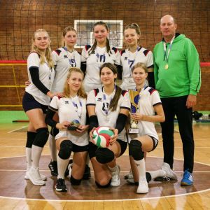 Merginų salės tinklinio turnyre triumfavo Skuodo KKSC