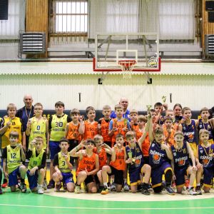 Plungėje surengtas jaunuosius krepšininkus subūręs turnyras Lietuvos valstybės atkūrimo dienai paminėti