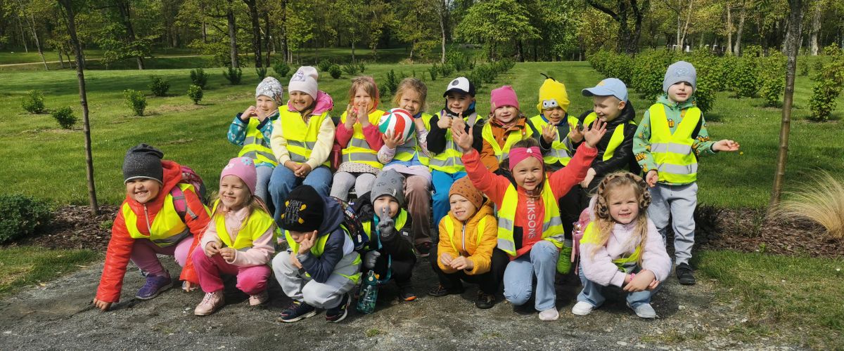 Mažųjų plungiškių žygis po parką: sportas, atradimai ir bendrystė