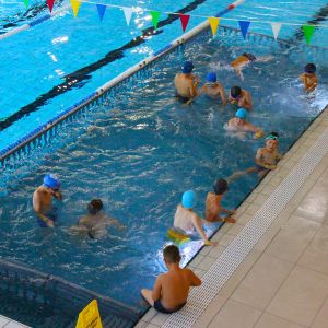 Plungės sporto arenoje prasidėjo plaukimo pamokos antrokams 4