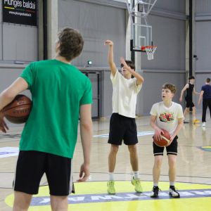 Plungės „Olimpas“ dalijosi patirtimi su jaunaisiais krepšininkais 3