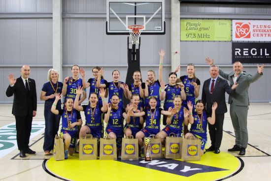 Plungėje – bronzos džiaugsmas: šeimininkės iškovojo trečiąją vietą   571