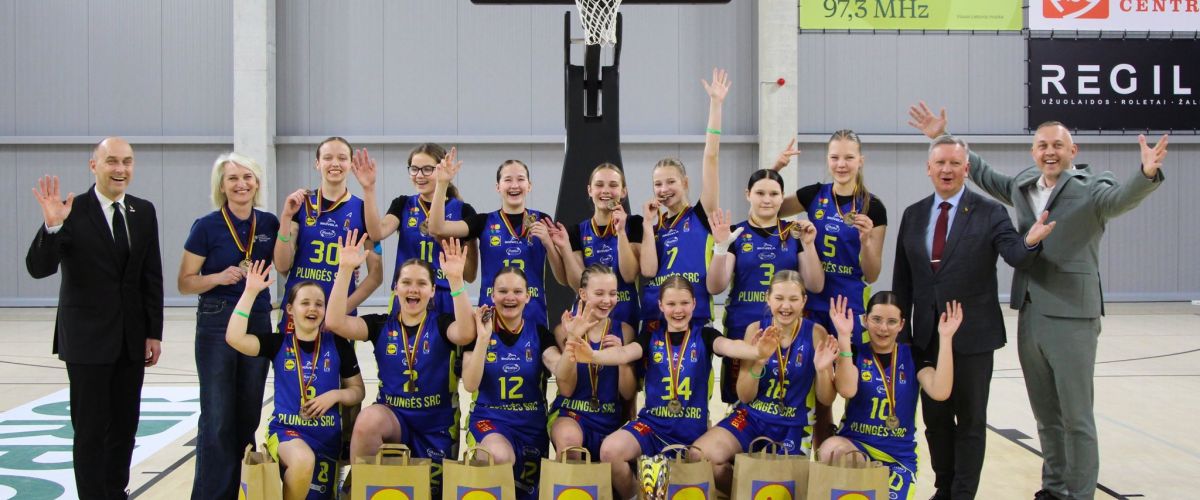 Plungėje – bronzos džiaugsmas: šeimininkės iškovojo trečiąją vietą  