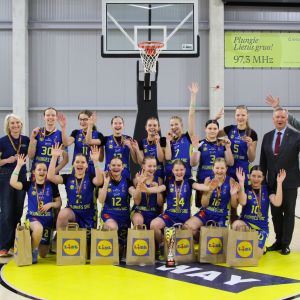 Plungėje – bronzos džiaugsmas: šeimininkės iškovojo trečiąją vietą   1