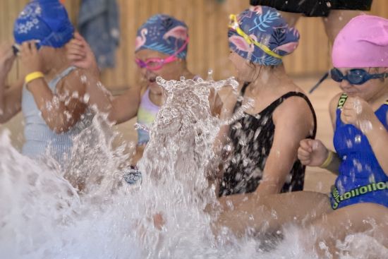 Plungės sporto arenoje prasidėjo plaukimo pamokos antrokams