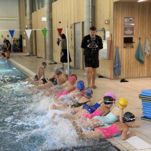 Plungės sporto arenoje prasidėjo plaukimo pamokos antrokams 5